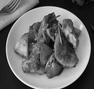 Pan Fried Chilly Fish (8 Pcs)