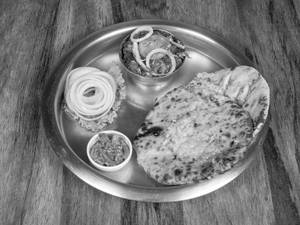 Amritsari kulcha with chole
