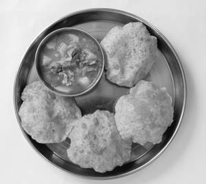 Sattu Puri Sabji (4 Pcs)