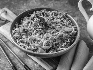 Chilli Garlic Noodles (Chicken)