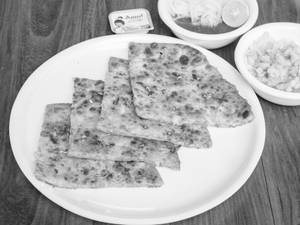 Aloo Pyaaz Paratha with Butter 