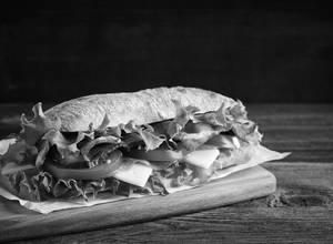 Lumina Hot Dog Sandwich + Fresh Lime