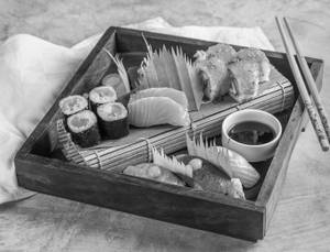 Kaze Premium Non Vegetarian Sushi Platter