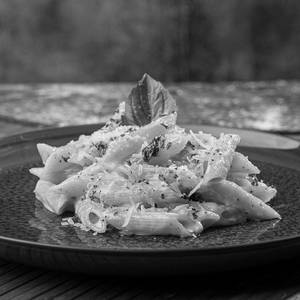 Penne In Alfredo Sauce With  Chestnut Mushrooms Pasta (V) 