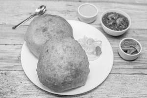 Chana Bhatura ( 1 Plate )