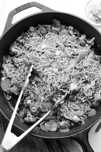 Veg Chowmein (serves -1)
