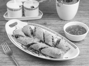 Veg Spring Rolls (8 Pcs)