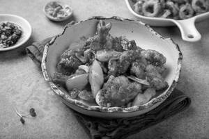 Guangdong Style Prawns In Hot Garlic Sauce (Serves 1-2)