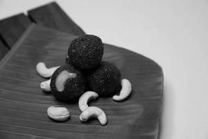 Karupatti Laddu [250 Grams]