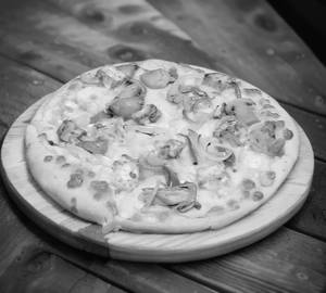 Medium Veg Deluxe (6 Slice)