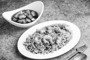 Mixed Garlic Hakka Noodles With Chilli Chicken [3pc] Boneless