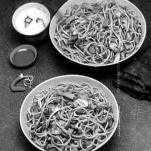 Paneer Mushroom Hakka Noodles