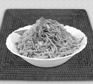 Egg chicken Hakka Noodles.
