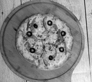 9" Medium  Deluxe Veggie Pizza