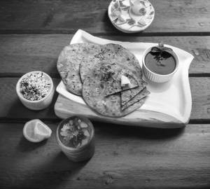 Paneer Chilly With 2 Aloo Paratha