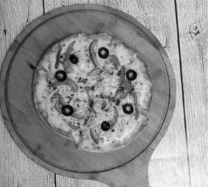 Veg Pizza (4 Slices)