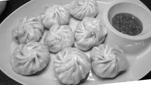 Chicken momos [8 pcs]