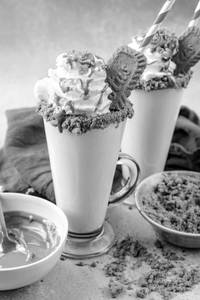 Biscuit With Carmel Shake