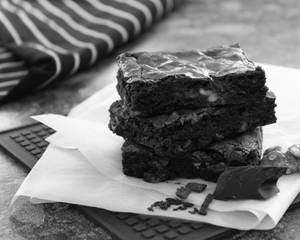 Walnut  Brownie (per Piece)