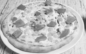 Tomato And Corn Pizza