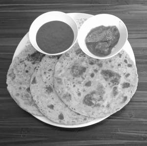 Missi Paratha (3pcs) + Achar + Green Chatney