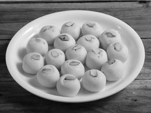 Khoya Peda (1 Kg)