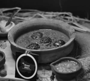 Special Chicken Keema-balls Masala Pot
