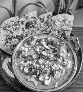 Kaju Curry With Butter Naan [2 Pieces]