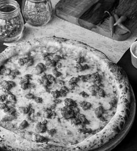 The Spiked Chicken Pizza