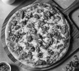 Chicken tikka pizza