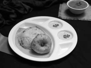 Rava Kichadi + Vadai