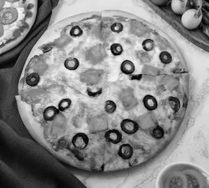 Olive Paneer Pizza
