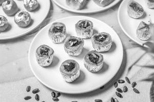 Khowa Gulkand Roll