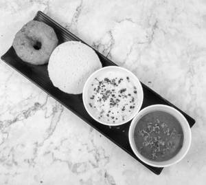 Idli Vada Sambar & Chutney 