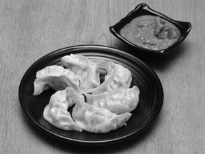 Veg Steam Momos  (6 Pcs )