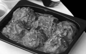 Veg gravy momos [8 pieces]
