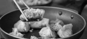 Veg Butter Garlic Pan Fried Momos [8 Pcs]