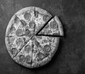 Happy Red Pepper Paneer Mushoom Pizza