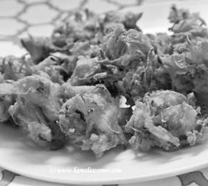Onion Bhajiya (100 Gms)