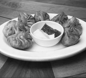 Classic Mix Veg Fried Momos [6 Pieces]