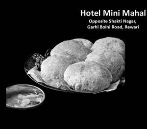 4 Bedmi Puri With Aaloo Sabzi