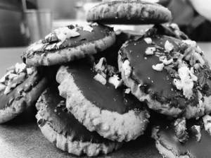 Chocolate Walnut Malt Cookie 300g Round