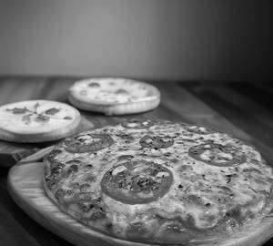 Medium Margherita With Basil Pizza