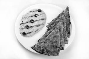 Za'atar Naan With Hummus