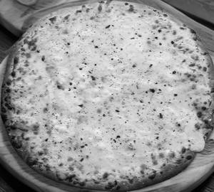 Creamy cheese pizza