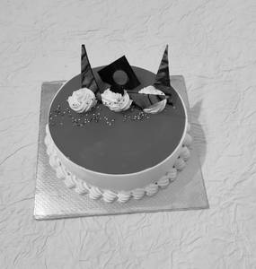 Crush strawberry cake eggless