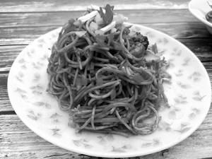 Indonesian Noodles (Veg)[Serves 1-2]