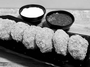 Veg Kurkure Momos [8 Pieces]