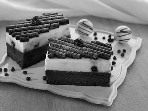 French Black Forest Cake [900 Grams]