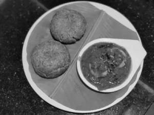 Ragi Balls (2nos) With Egg Pulusu